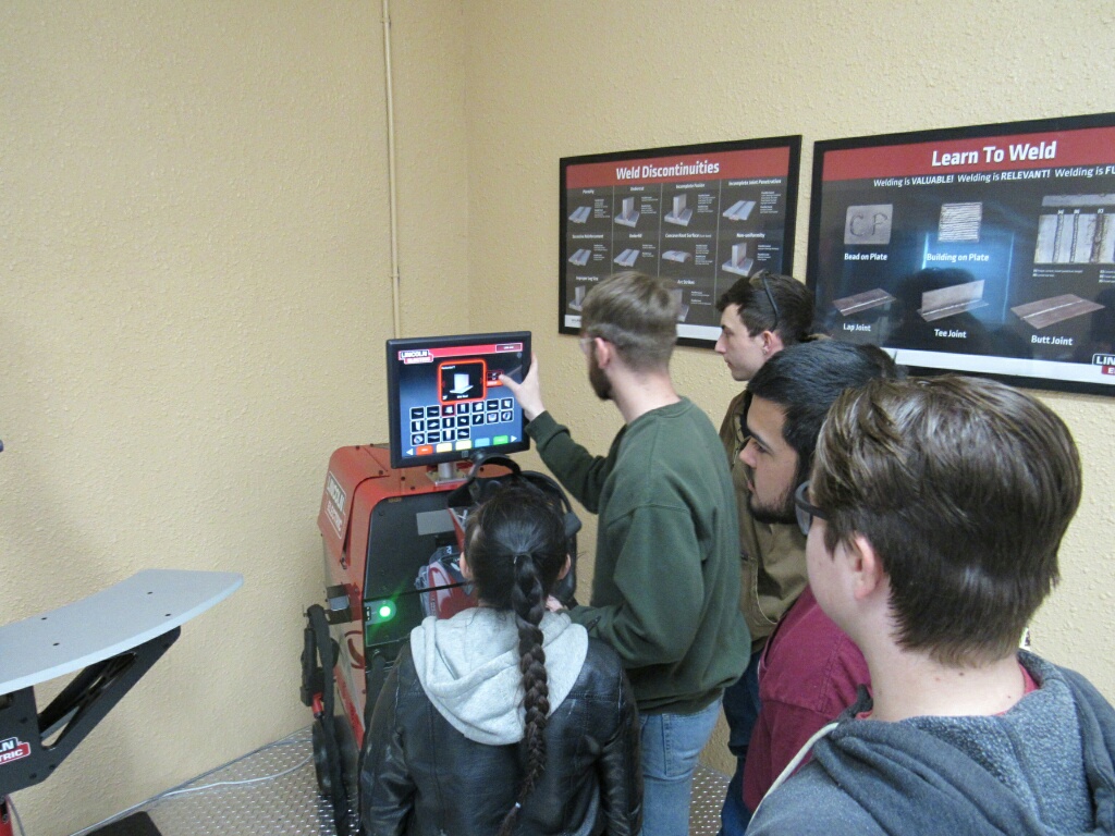 VA Bch Tech students using LYS virtual welding machine